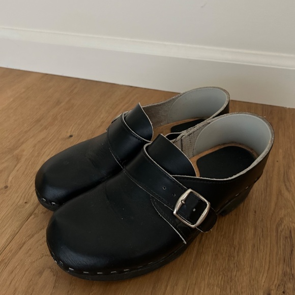 Black clog - Picture 3 of 8